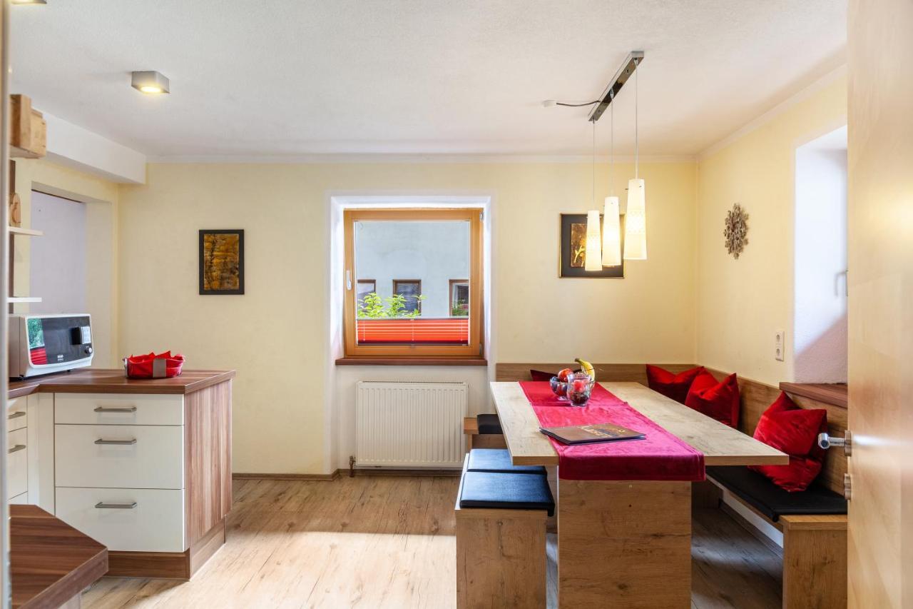 Ferienwohnung Galerie Kaiser Mayrhofen Bagian luar foto