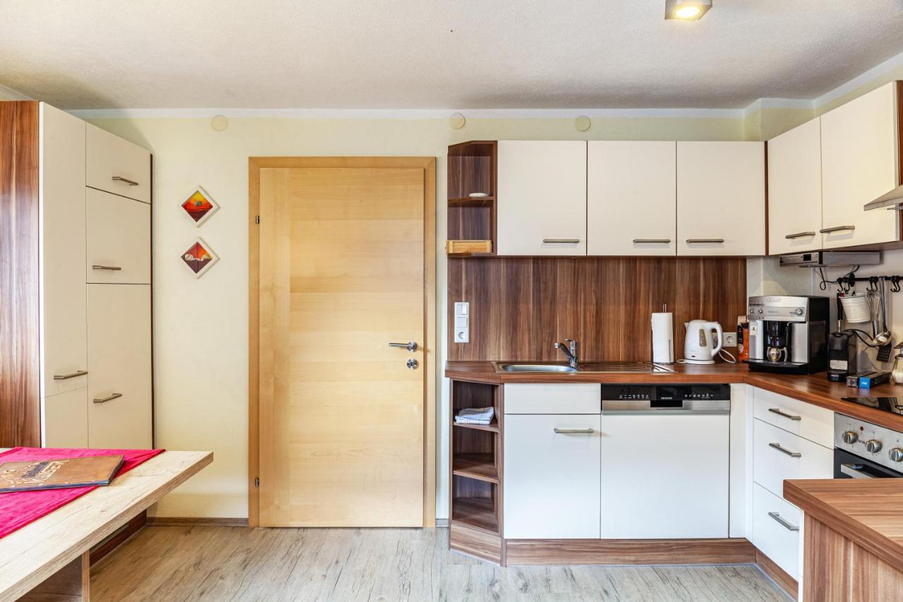 Ferienwohnung Galerie Kaiser Mayrhofen Bagian luar foto