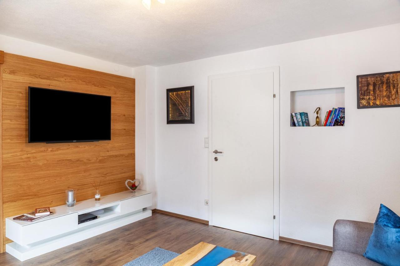 Ferienwohnung Galerie Kaiser Mayrhofen Bagian luar foto
