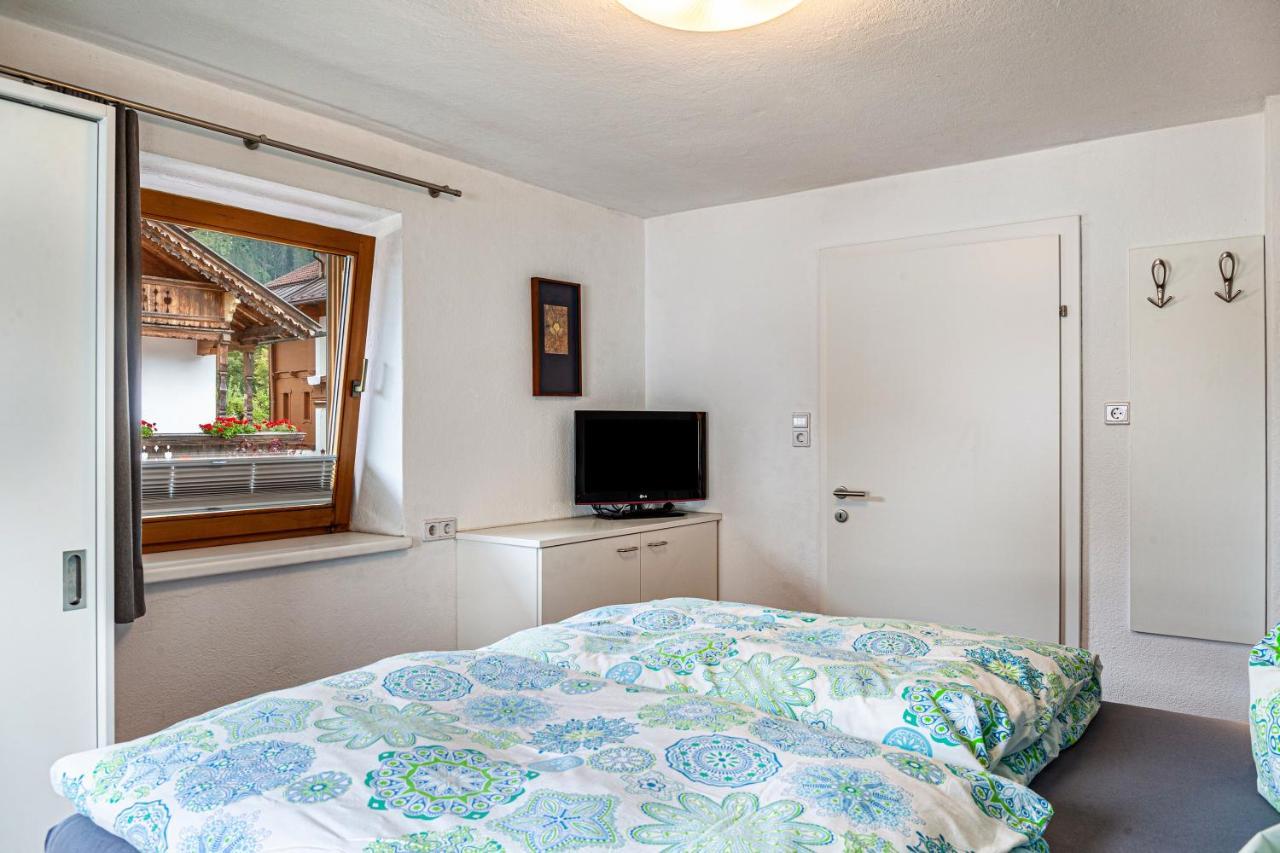 Ferienwohnung Galerie Kaiser Mayrhofen Bagian luar foto